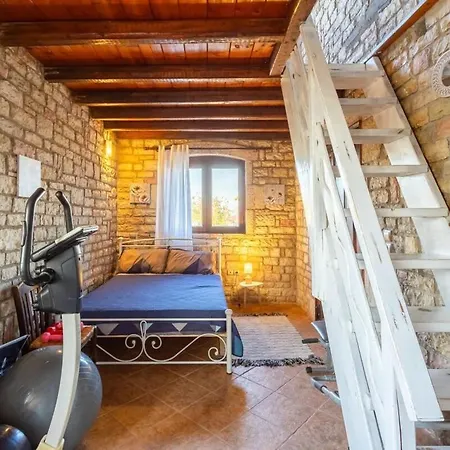 Prázdninový dům Polilimnio Mini Castle - Fotini's Unique Eco Gem Aristomenis
