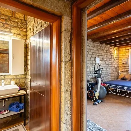 Dom wakacyjny Polilimnio Mini Castle - Fotini's Unique Eco Gem Aristomenis