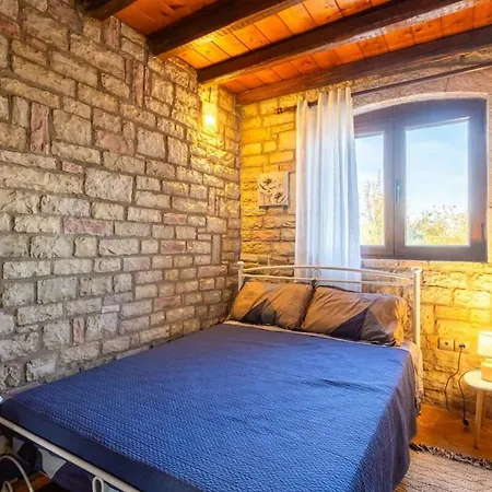 Prázdninový dům Polilimnio Mini Castle - Fotini's Unique Eco Gem