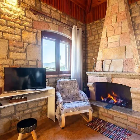 Prázdninový dům Polilimnio Mini Castle - Fotini's Unique Eco Gem *